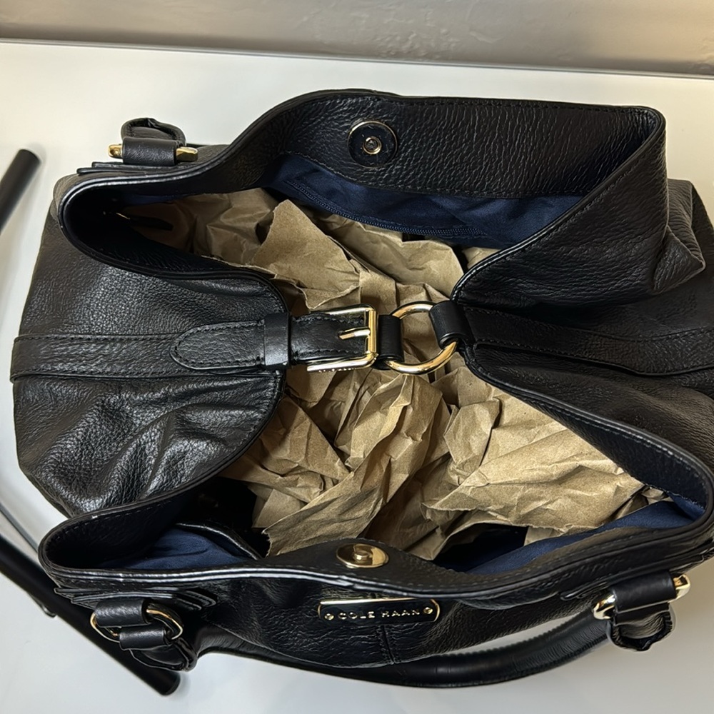 Cole Hann black soft pebbled leather tote bag - Picture 5 of 15